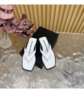 Alexander Wang Kvinnor Flip-Flop Sandaler Med Pärlspont I Vitt Lammskinn